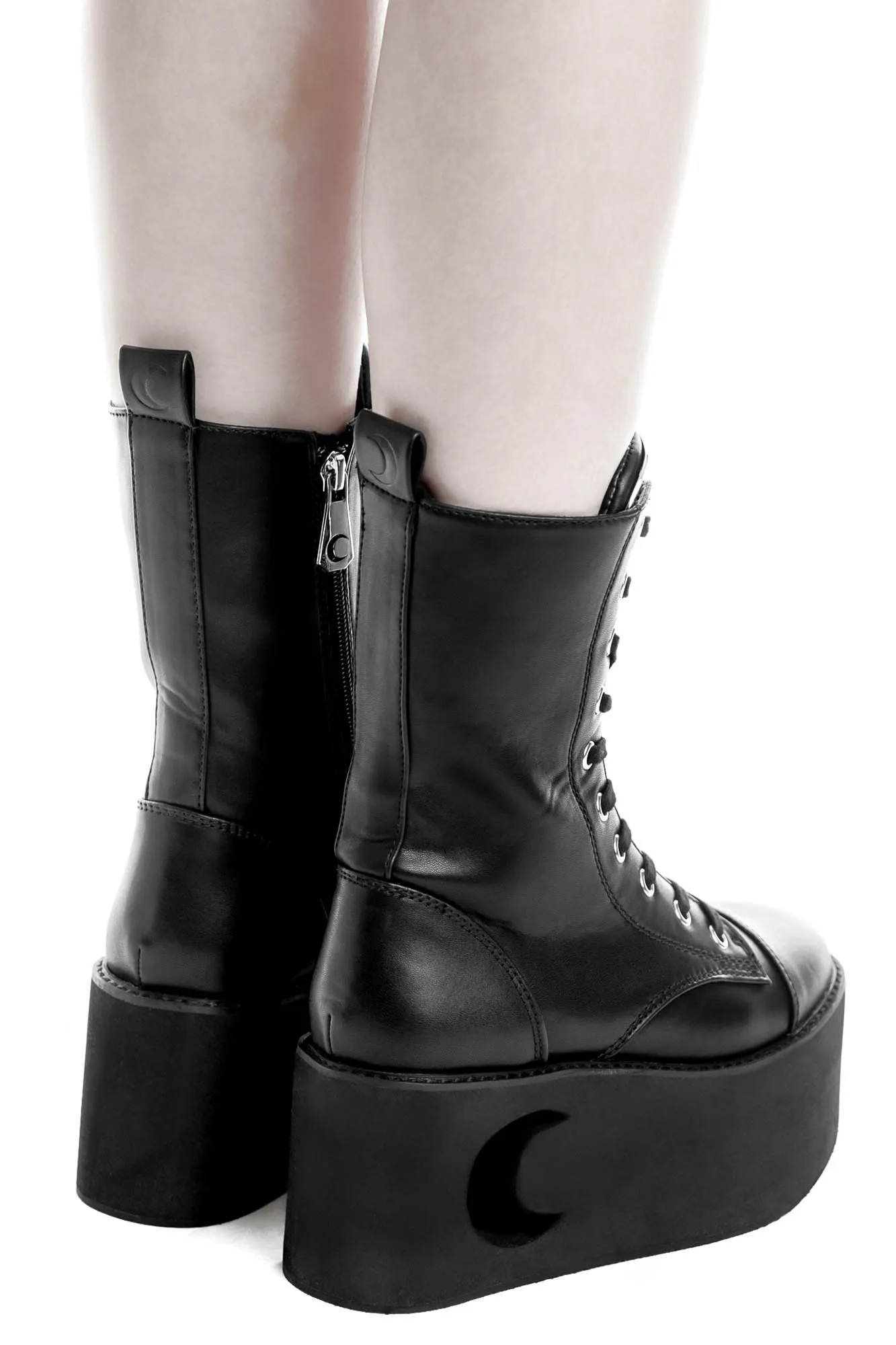 Eternal Eclipse Platform Boots [B]