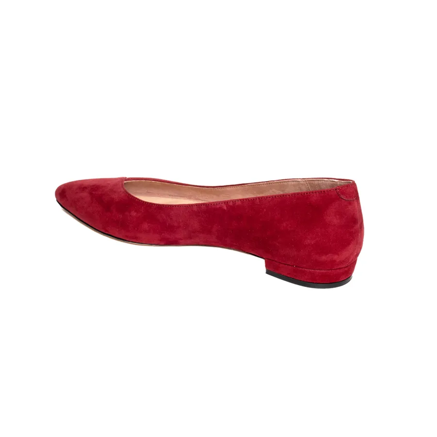 Gutsy Garnet Suede Flat